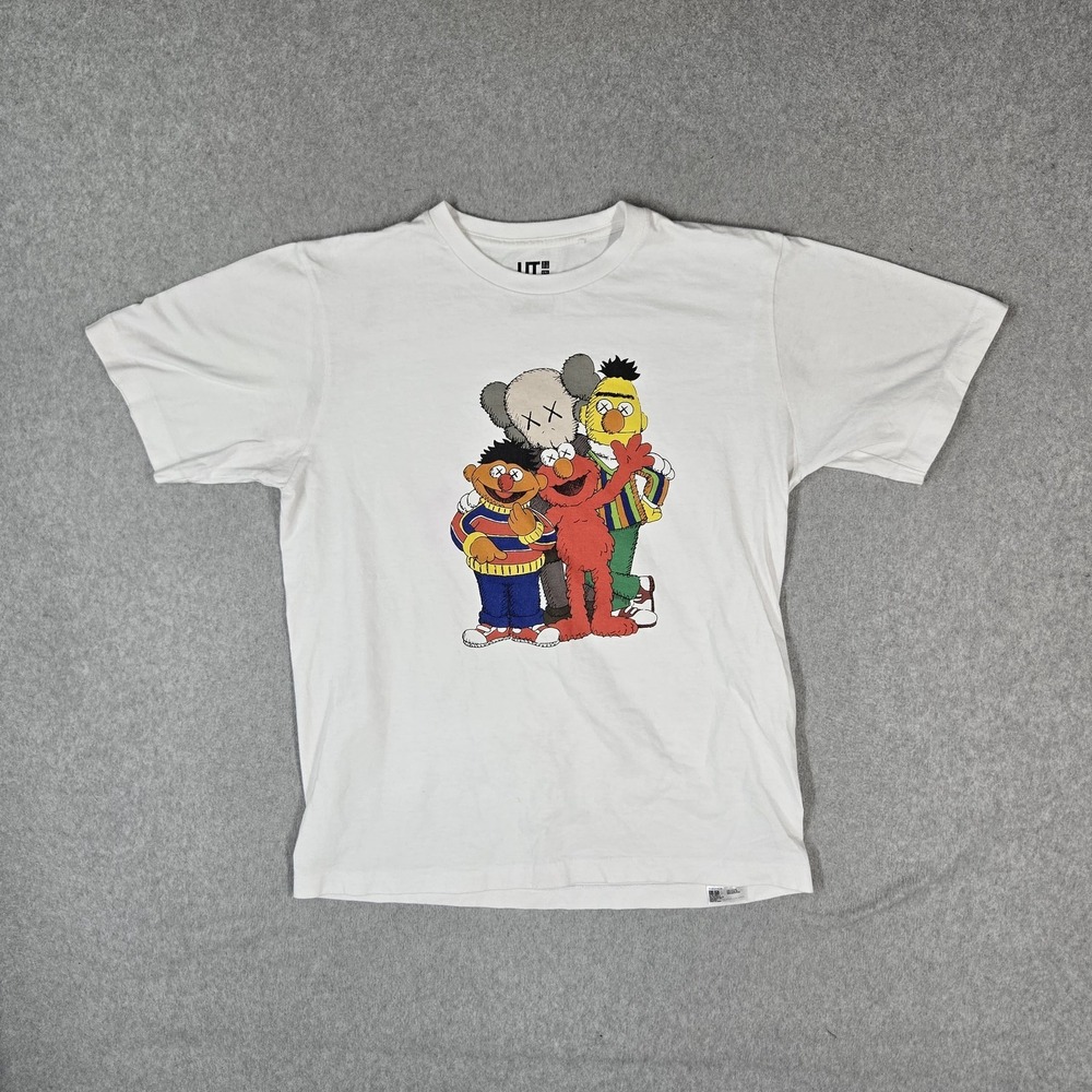 Uniqlo x KAWS Men Shirt M White Graphic Sesame Street Tee READ